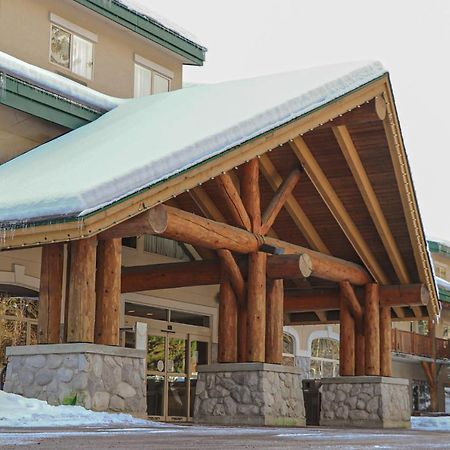 Coast Hillcrest Hotel Ревелсток Экстерьер фото
