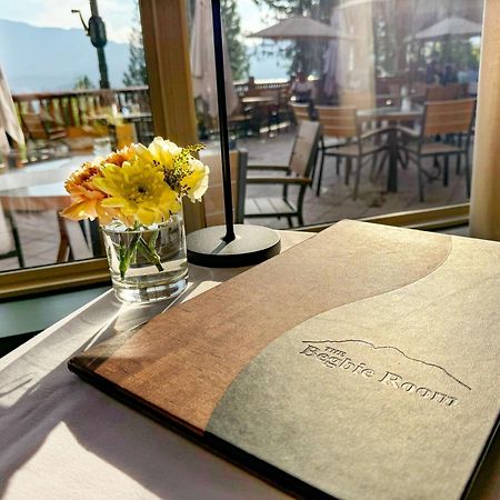 Coast Hillcrest Hotel Ревелсток Экстерьер фото
