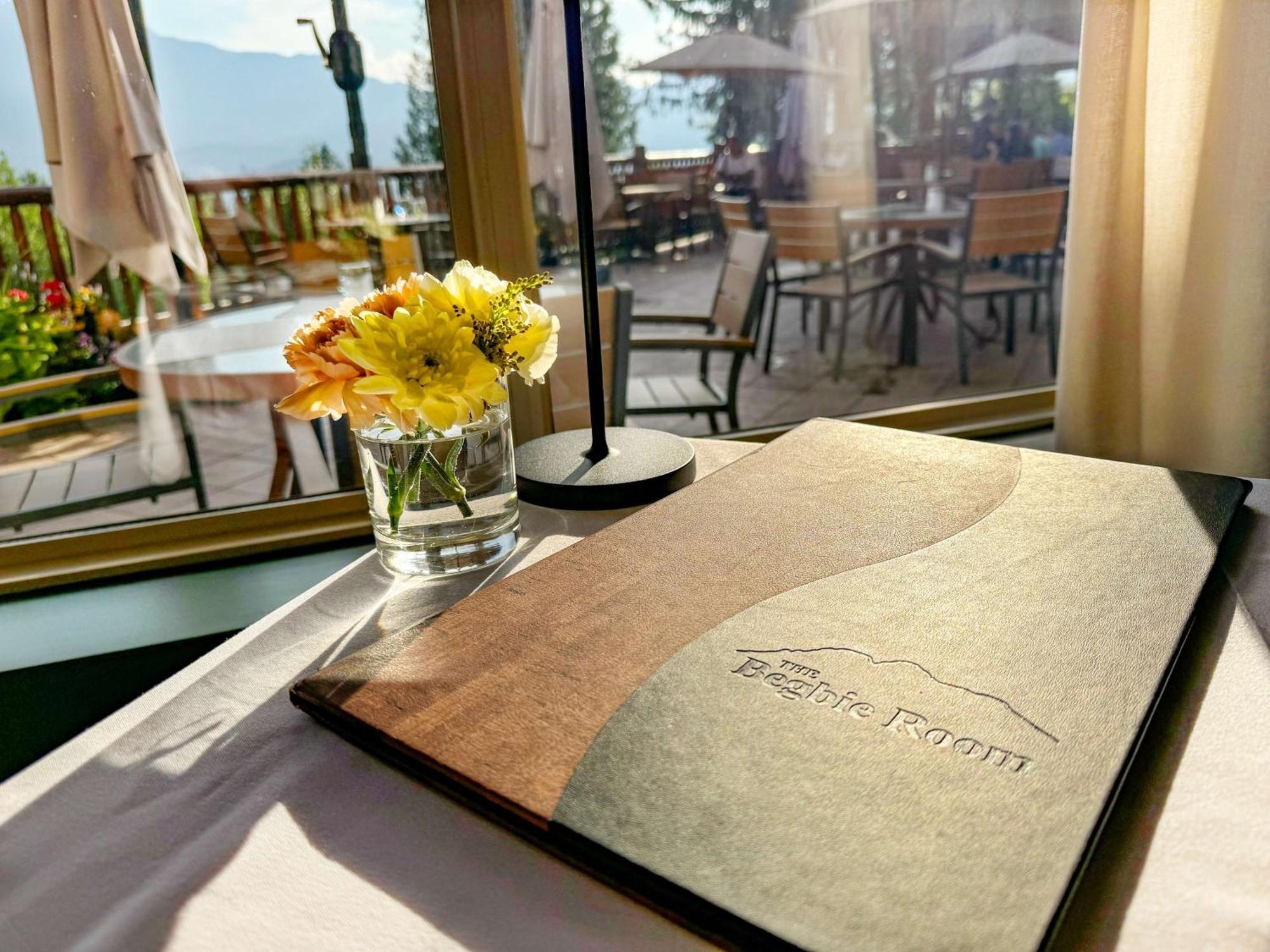 Coast Hillcrest Hotel Ревелсток Экстерьер фото