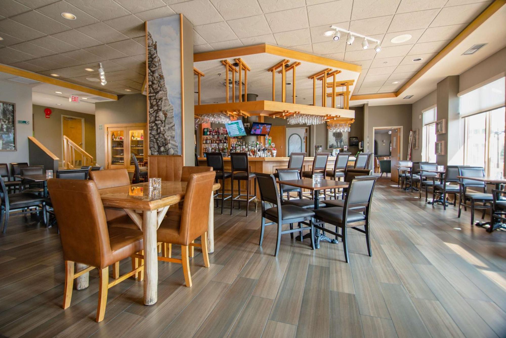 Coast Hillcrest Hotel Ревелсток Экстерьер фото