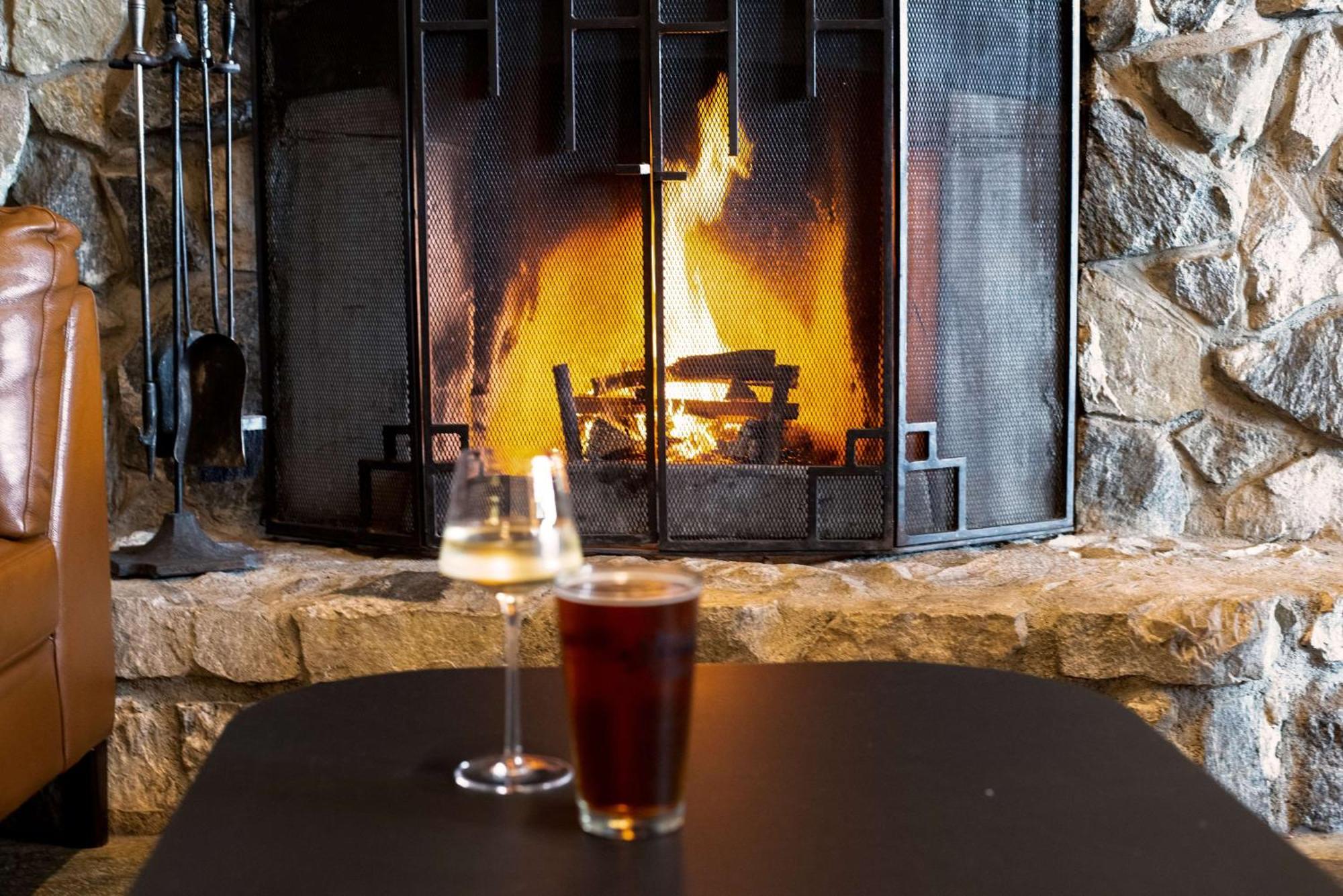 Coast Hillcrest Hotel Ревелсток Экстерьер фото