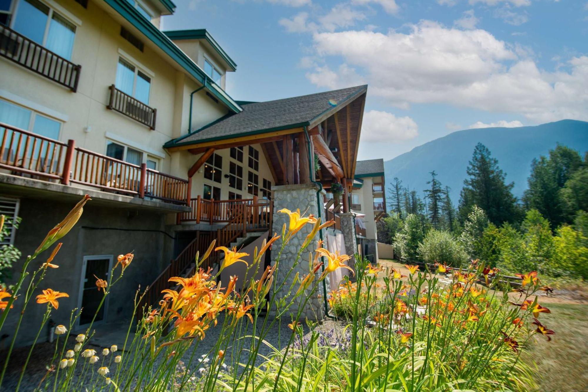 Coast Hillcrest Hotel Ревелсток Экстерьер фото