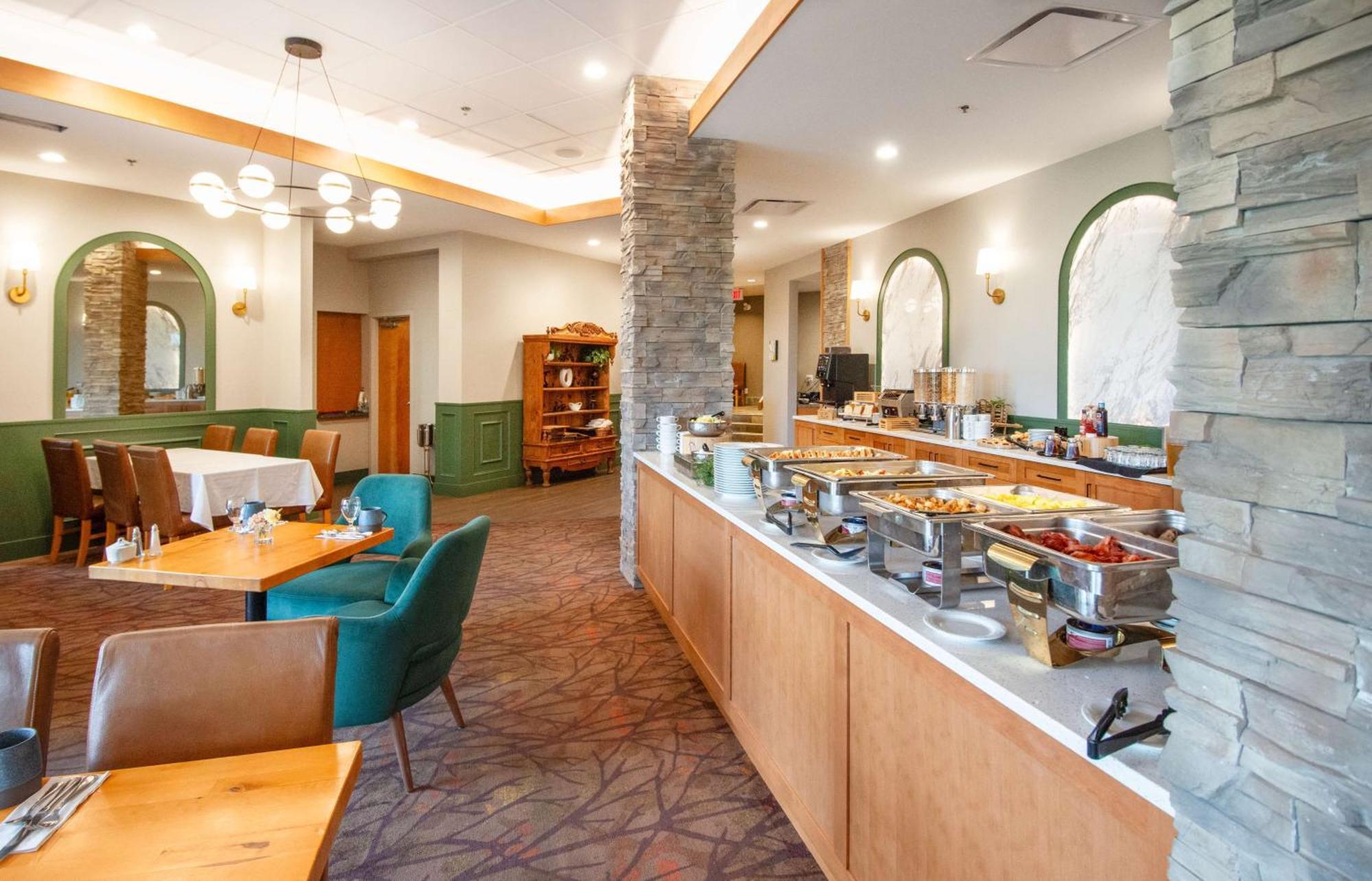 Coast Hillcrest Hotel Ревелсток Экстерьер фото