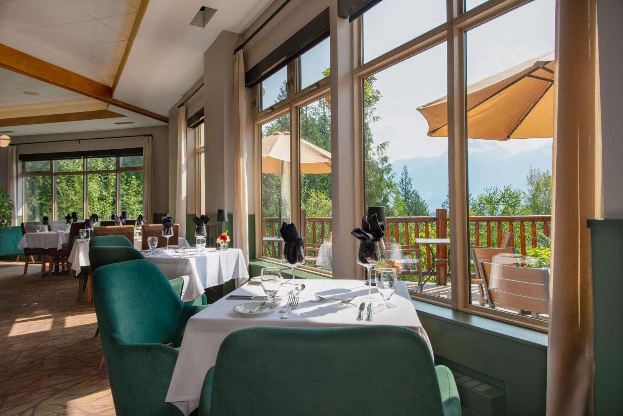 Coast Hillcrest Hotel Ревелсток Экстерьер фото