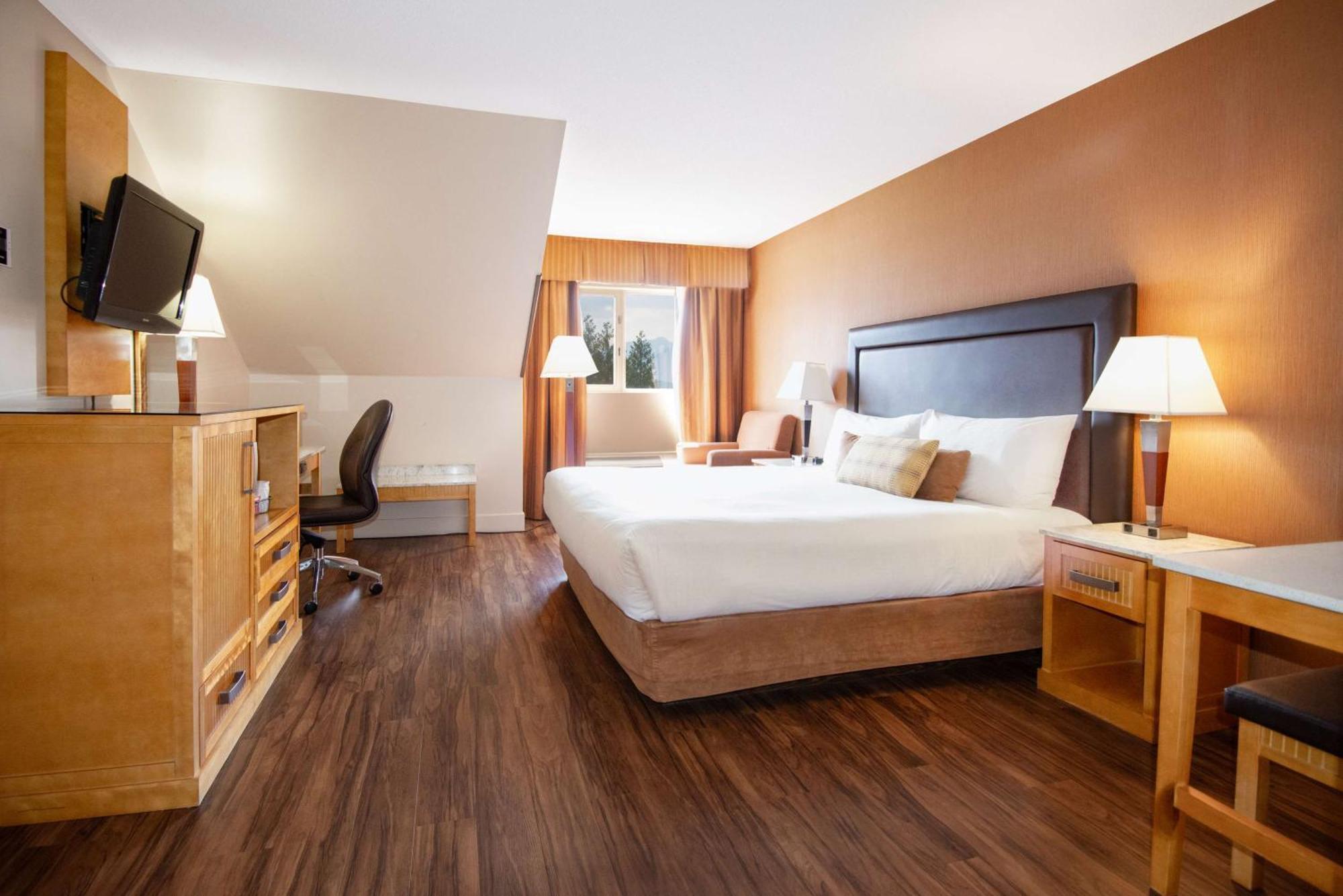Coast Hillcrest Hotel Ревелсток Экстерьер фото