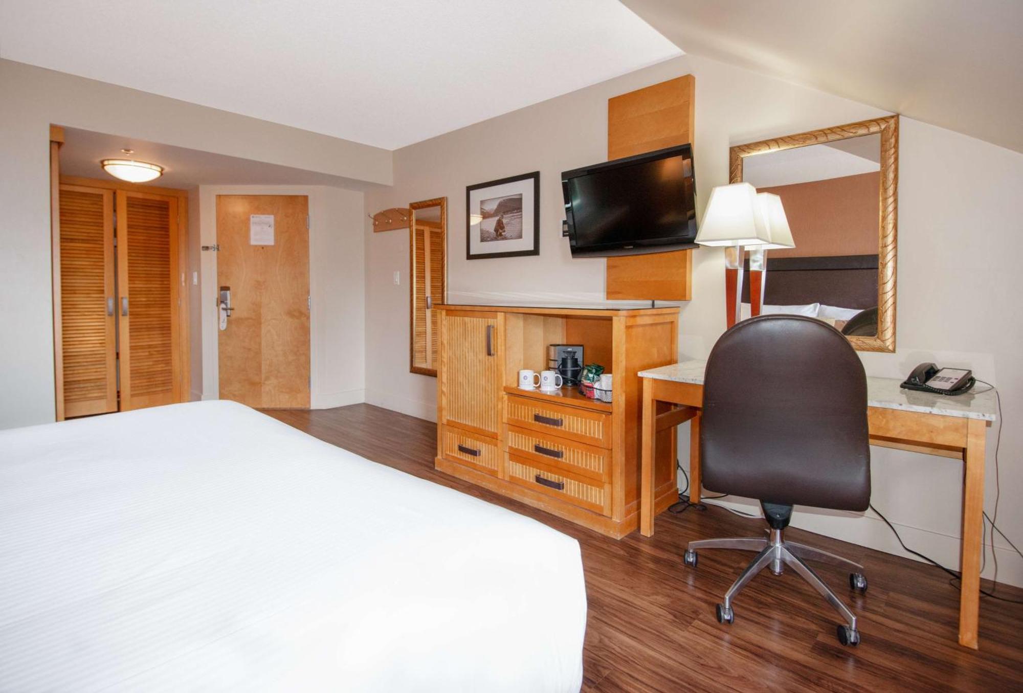 Coast Hillcrest Hotel Ревелсток Экстерьер фото