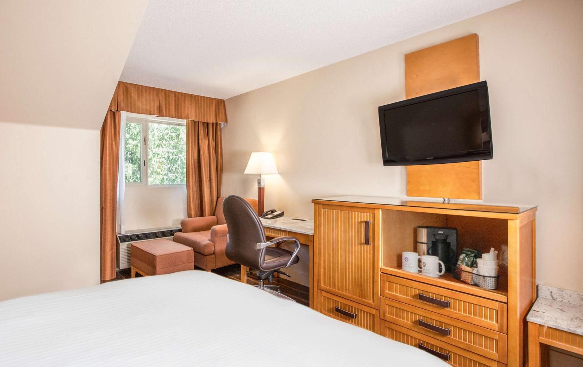 Coast Hillcrest Hotel Ревелсток Экстерьер фото