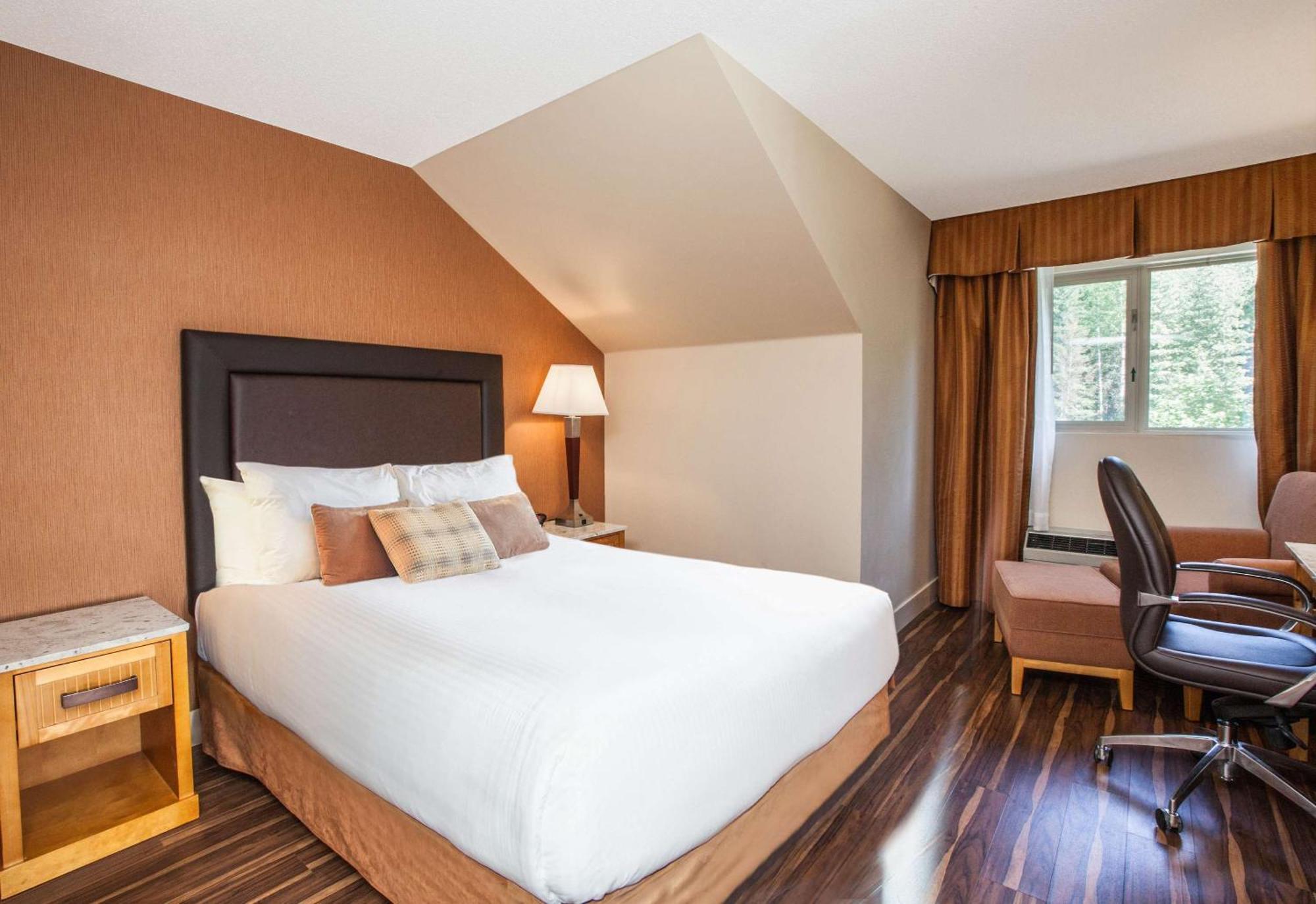 Coast Hillcrest Hotel Ревелсток Экстерьер фото