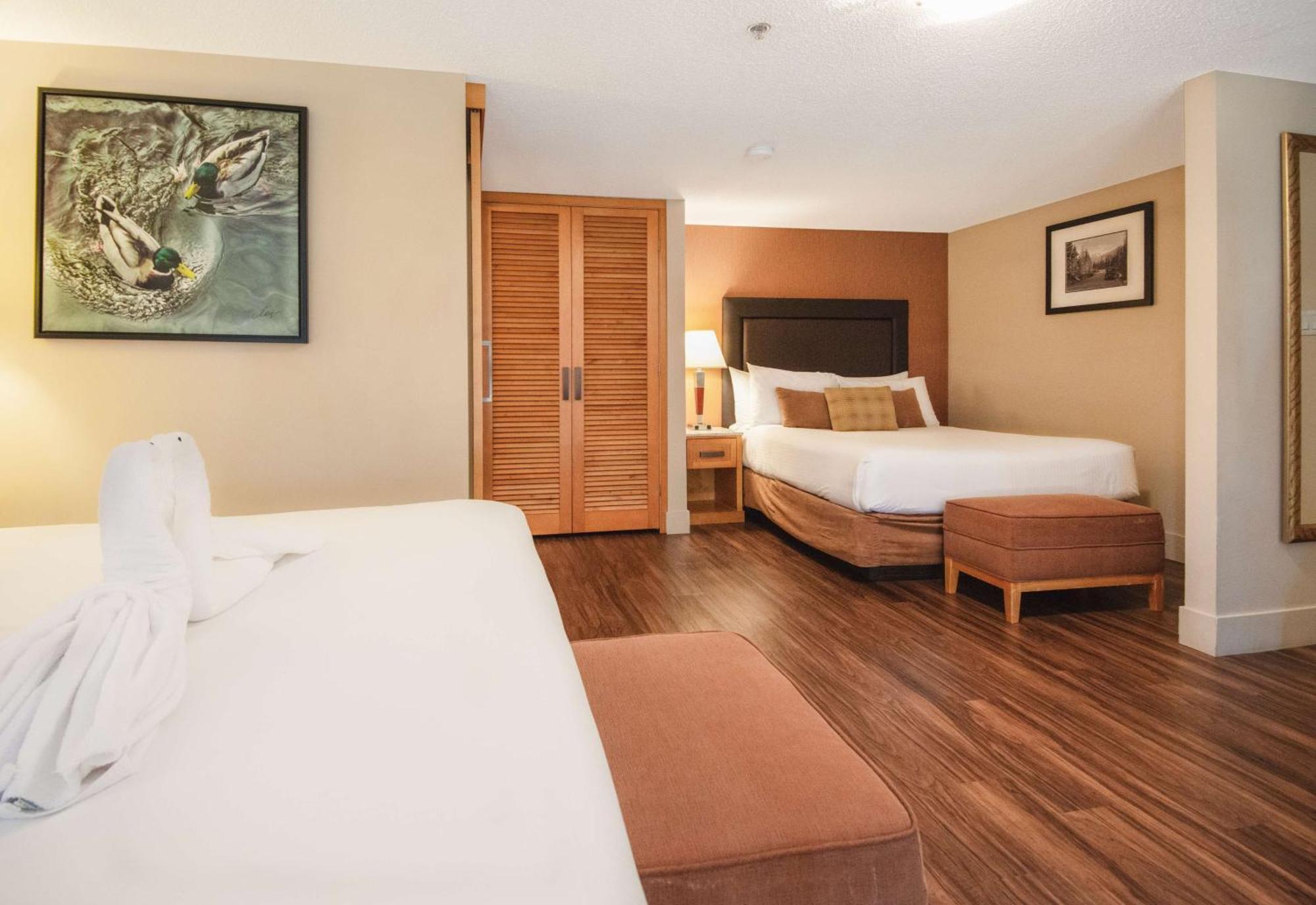 Coast Hillcrest Hotel Ревелсток Экстерьер фото