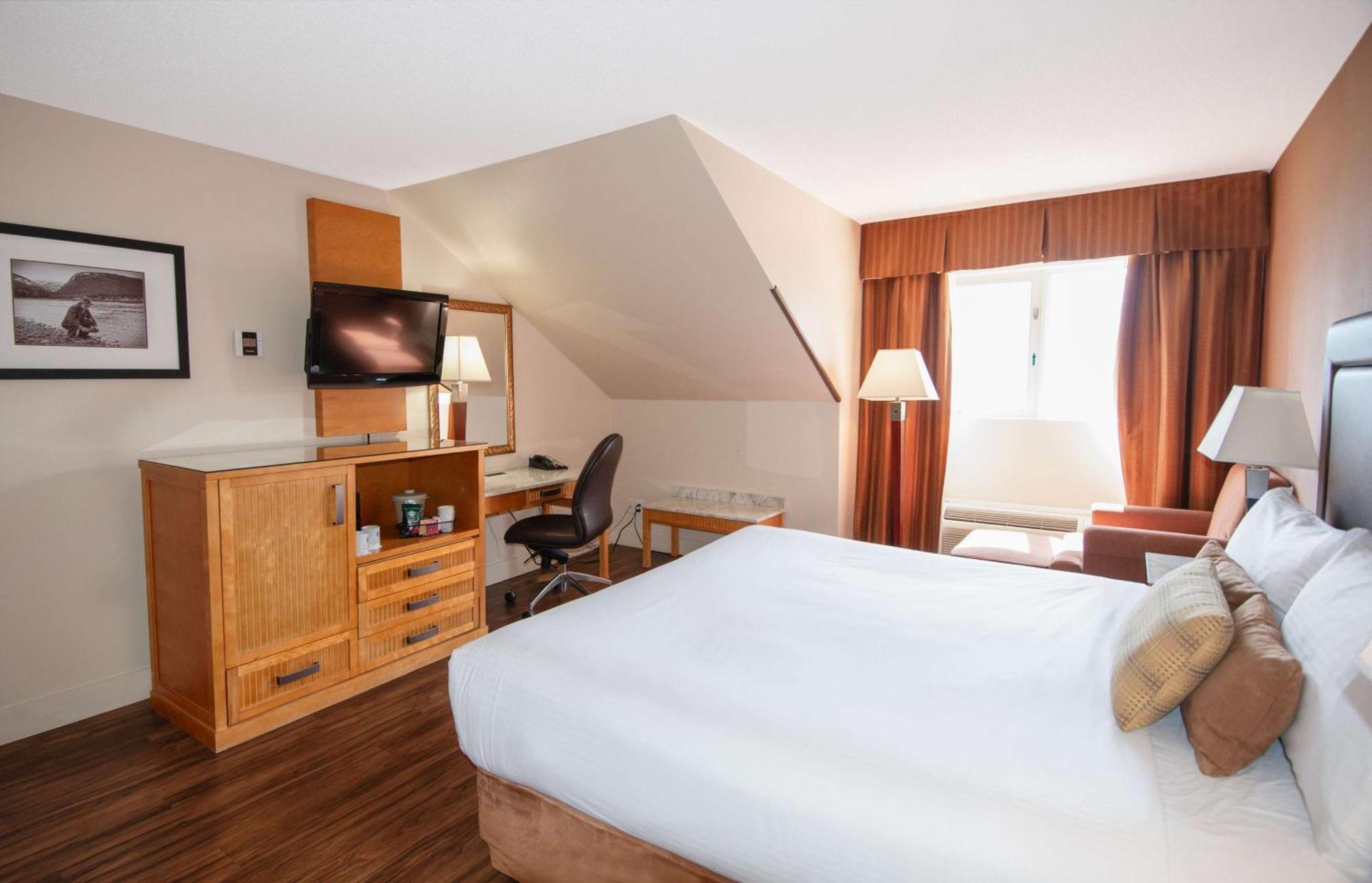Coast Hillcrest Hotel Ревелсток Экстерьер фото