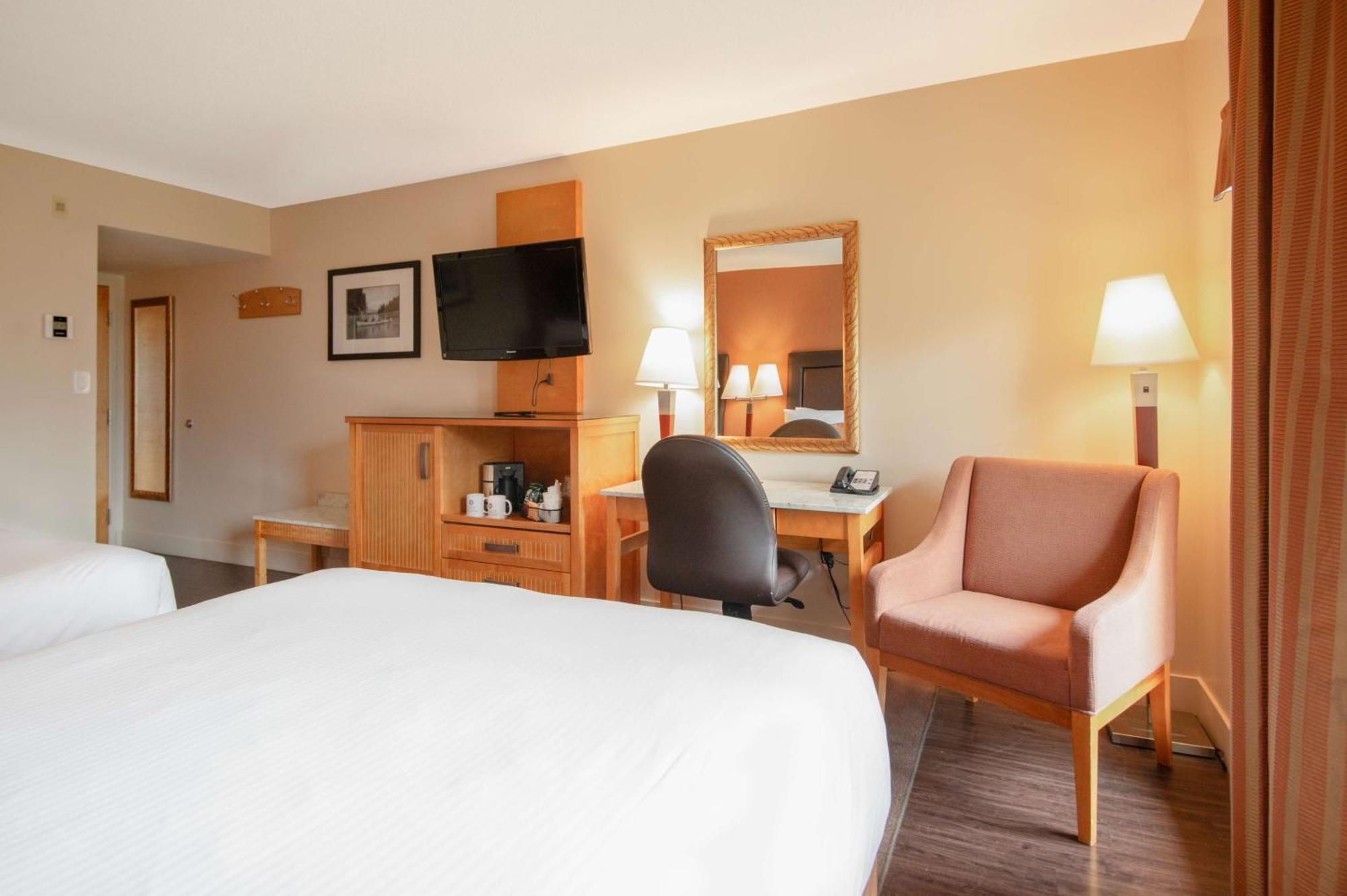 Coast Hillcrest Hotel Ревелсток Экстерьер фото