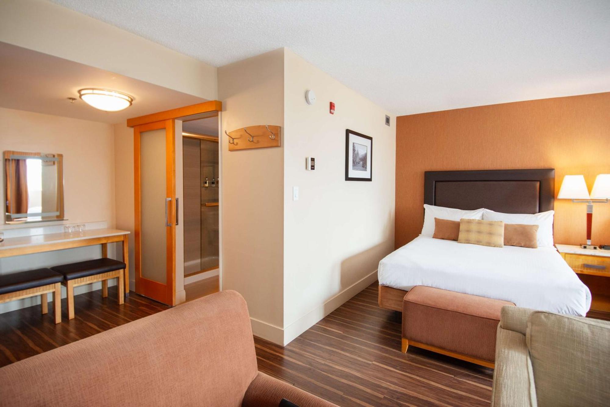 Coast Hillcrest Hotel Ревелсток Экстерьер фото